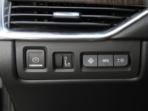 Used 2020 Cadillac XT4 Premium Luxury FWD image 16