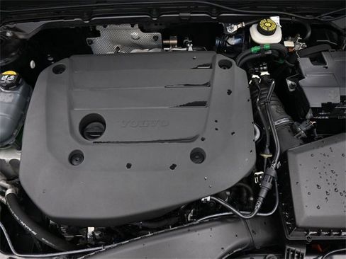 Used 2024 Volvo XC40 B5 Plus w/ Climate Package image 35