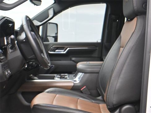 Used 2024 Chevrolet Silverado 2500 High Country w/ High Country Premium Package image 9