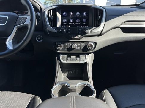Used 2024 GMC Terrain SLT image 12