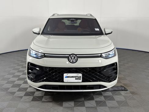 Used 2025 Volkswagen Tiguan SEL R-Line image 5