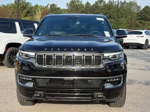 Used 2025 Jeep Wagoneer 4WD w/ Convenience Group I image 3