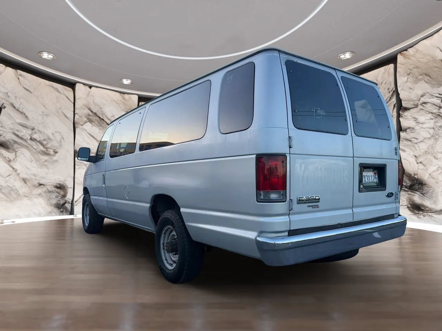 Used 2006 Ford E-350 and Econoline 350 XLT RWD image 8