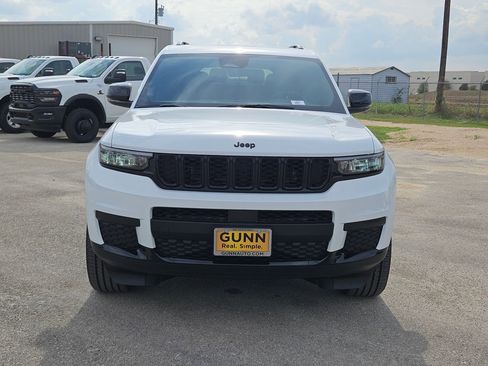 New 2025 Jeep Grand Cherokee L Altitude image 8