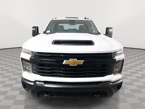 Used 2024 Chevrolet Silverado 3500 W/T image 2
