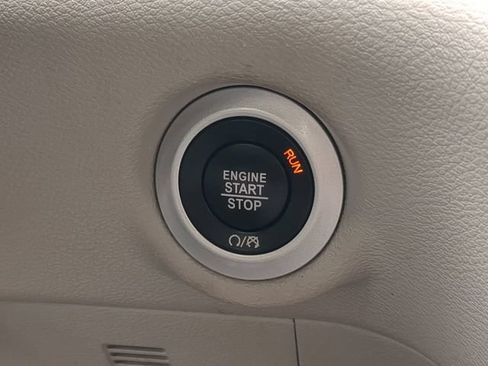Used 2023 Chrysler Pacifica Touring-L FWD image 36