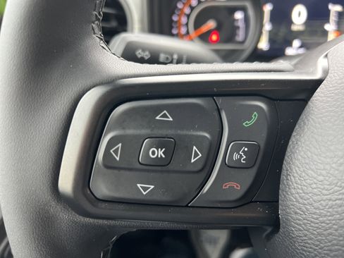 Used 2025 Jeep Gladiator Sport image 24