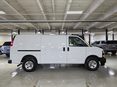 Used 2021 Chevrolet Express 2500 w/ Driver Convenience Package RWD image 8