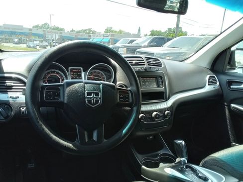 Used 2019 Dodge Journey SE w/ Comfort & Convenience Group FWD image 15