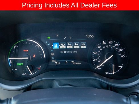 Used 2025 Toyota Sienna XLE FWD image 20