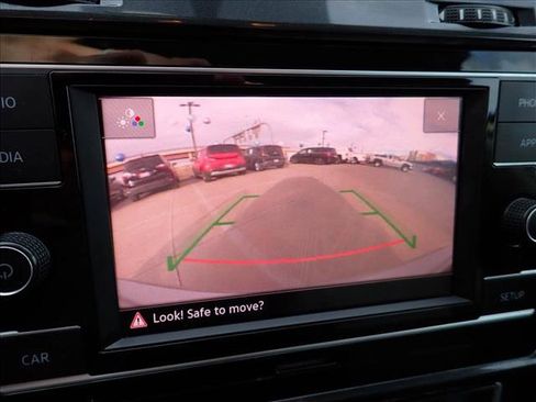 Used 2018 Volkswagen Golf S image 20