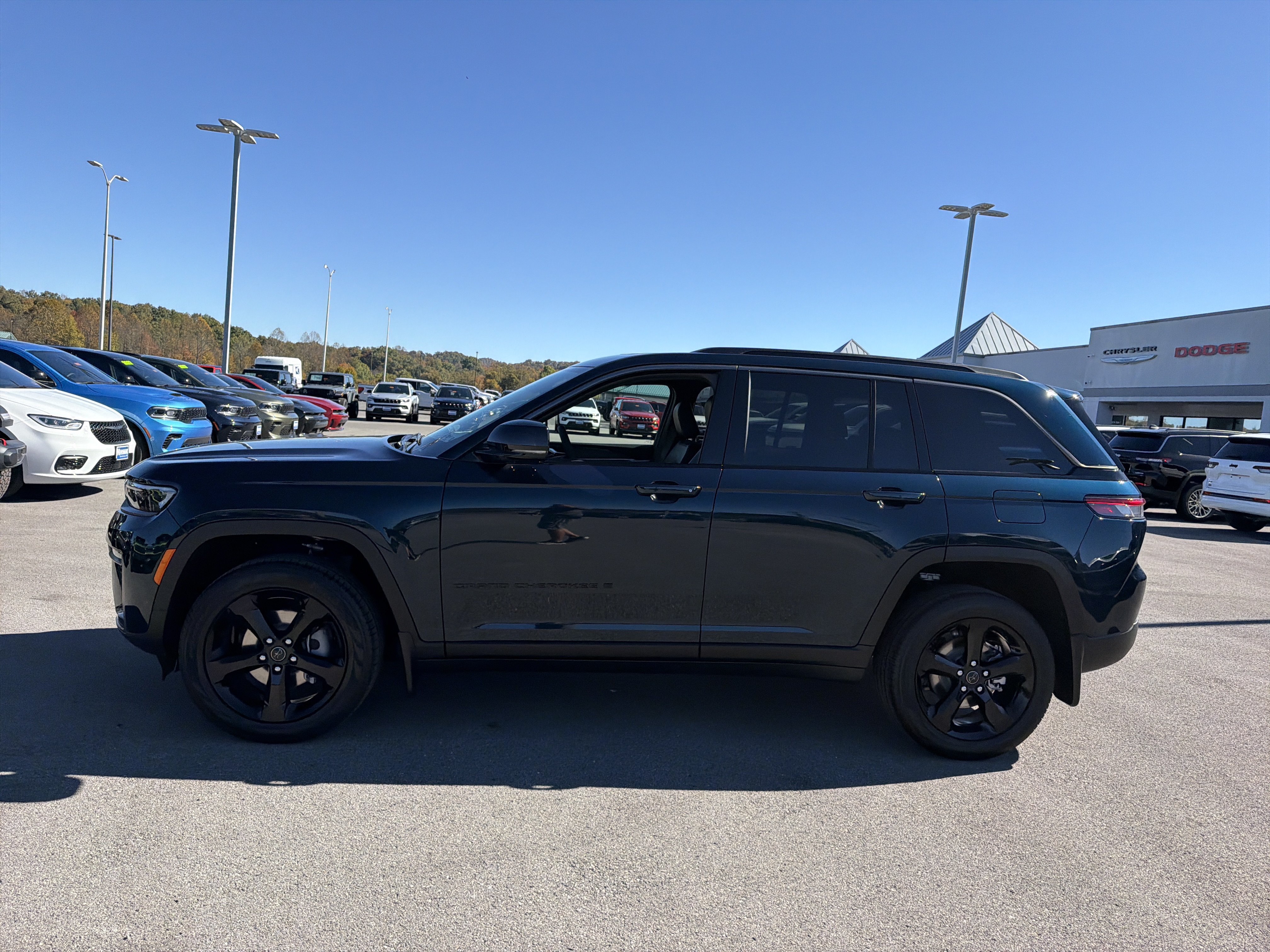 New 2027 Jeep Grand Cherokee Limited AWD/4WD image 10