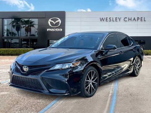 Used 2023 Toyota Camry SE FWD image 2