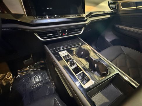 Used 2025 Volkswagen Atlas Cross Sport SE image 41