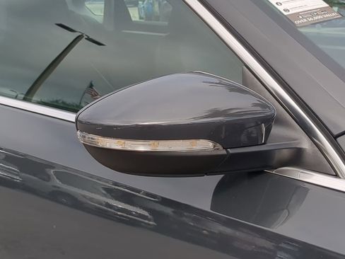 Used 2017 Volkswagen Passat 1.8T R-Line image 12