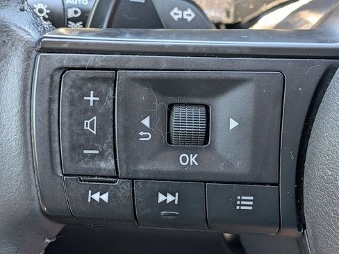 Used 2025 Nissan Pathfinder SV AWD/4WD image 13