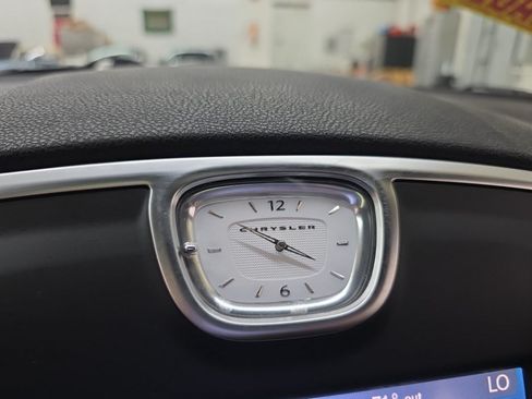 Used 2013 Chrysler 300 AWD w/ Driver Convenience Group image 18