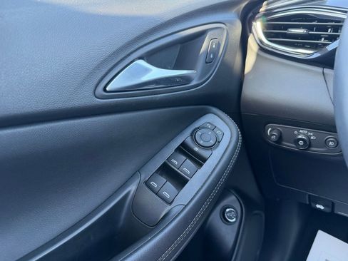 Used 2022 Buick Encore GX Select w/ Sport Touring Package FWD image 26