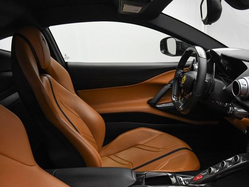 Used 2018 Ferrari 812 Superfast RWD image 17