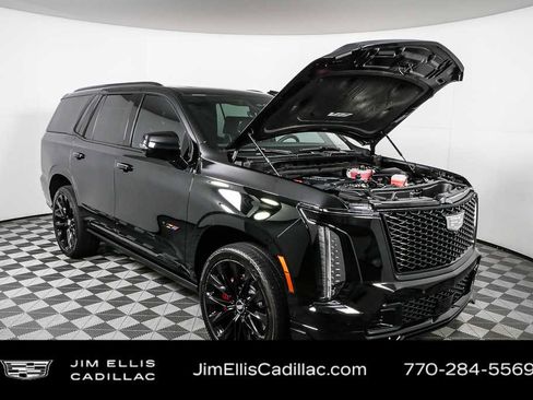 Used 2025 Cadillac Escalade V w/ LPO, ONYX Package image 39