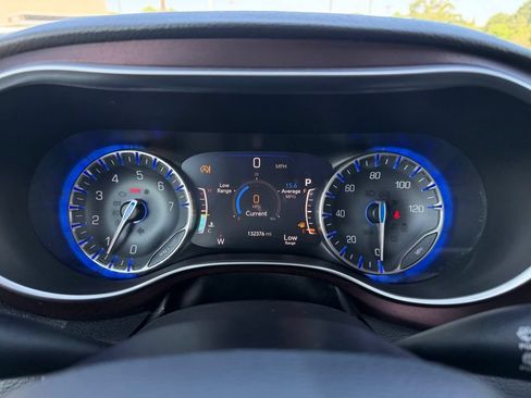 Used 2020 Chrysler Pacifica Limited FWD image 16