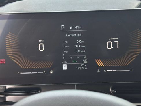 Used 2026 Kia Carnival FWD image 38