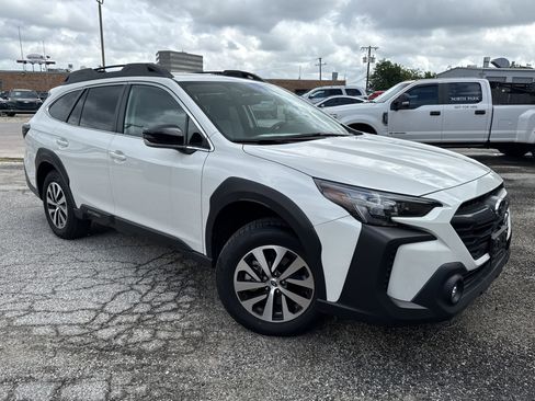 Used 2025 Subaru Outback Premium AWD/4WD image 1
