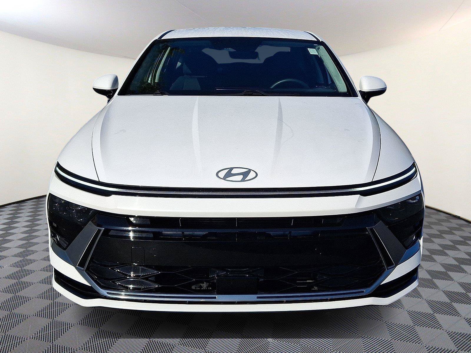 Used 2024 Hyundai Sonata SEL FWD image 2