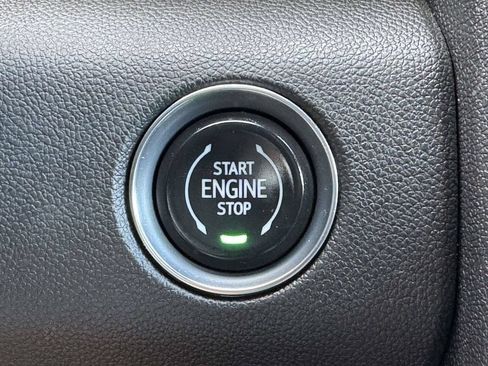 Used 2026 GMC Acadia Elevation w/ Elevation Premium Package FWD image 9