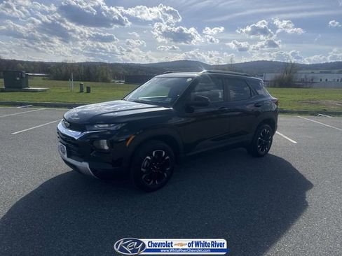 Used 2023 Chevrolet TrailBlazer LT w/ Confidence II Package AWD/4WD image 1