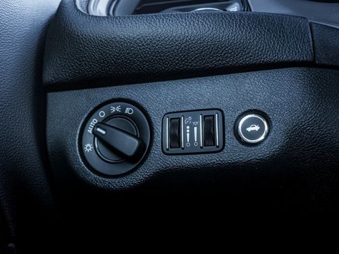 Used 2023 Dodge Challenger SXT image 19