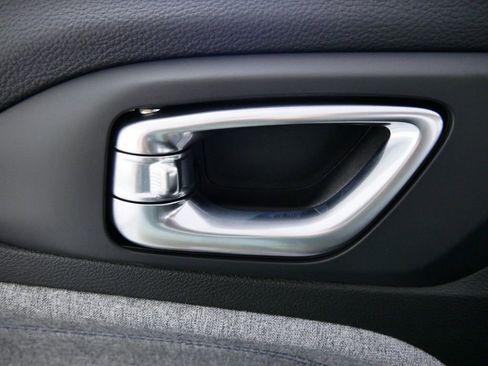 Used 2024 Jeep Compass Latitude image 33