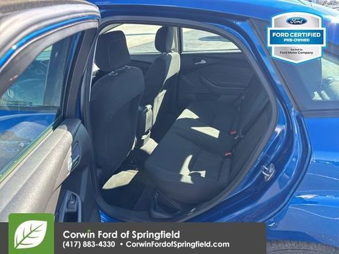Used 2018 Ford Focus SE w/ SE Appearance Package image 11