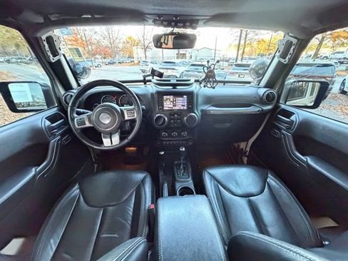 Used 2018 Jeep Wrangler Unlimited Sahara image 12