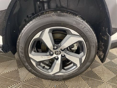 Used 2023 Toyota RAV4 SE image 12