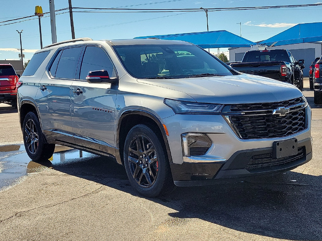 Used 2023 Chevrolet Traverse Premier w/ Redline Edition FWD image 6