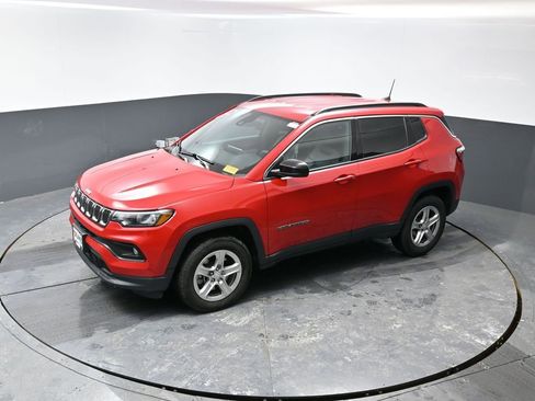 Used 2024 Jeep Compass Latitude image 43