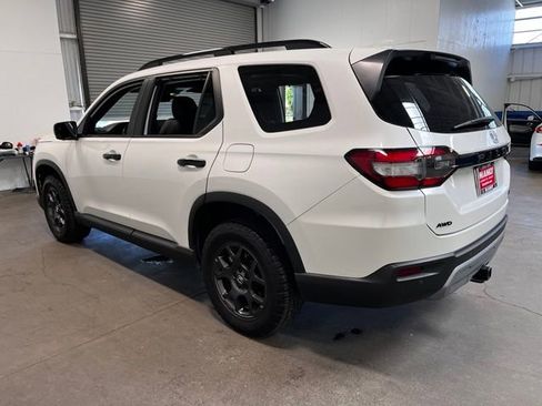 Used 2024 Honda Pilot TrailSport image 5