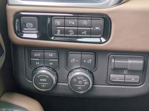 New 2026 GMC Yukon XL Denali Ultimate AWD/4WD image 18