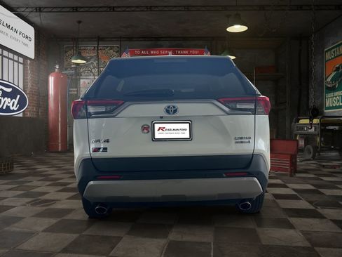 Used 2022 Toyota RAV4 Limited image 5
