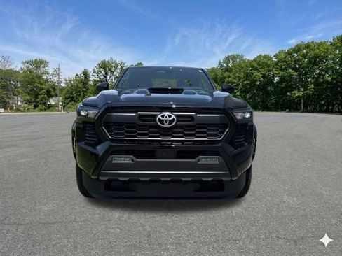 Used 2025 Toyota Tacoma TRD Sport AWD/4WD image 3