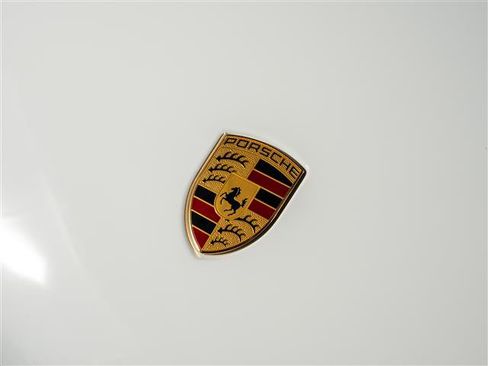 Certified 2026 Porsche Macan image 13