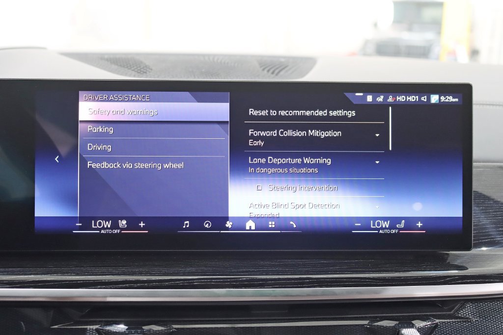 Used 2026 BMW X7 xDrive40i w/ M Sport Package AWD/4WD image 24