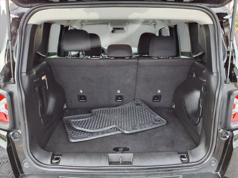 Used 2023 Jeep Renegade Latitude image 22