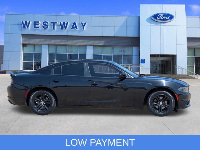 Used 2022 Dodge Charger SXT RWD image 2