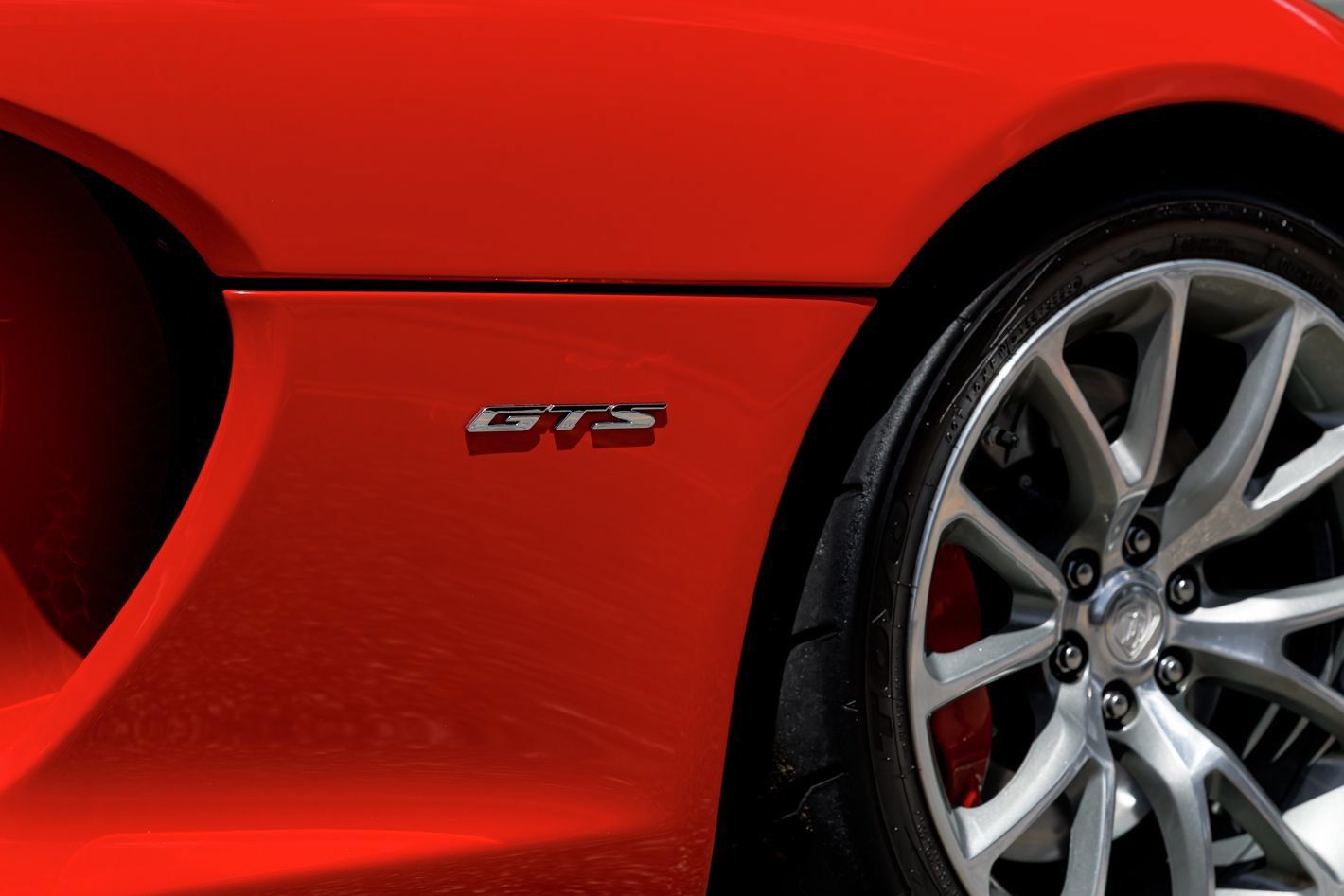 Used 2014 SRT Viper GTS w/ GTS Laguna Interior Package RWD image 13