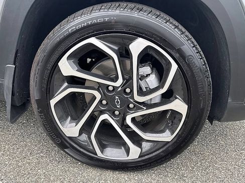 Certified 2024 Chevrolet Trax RS w/ Driver Confidence Package FWD image 11