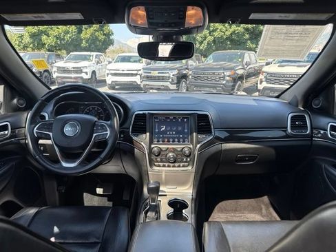 Used 2018 Jeep Grand Cherokee Overland AWD/4WD image 14