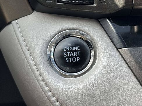 Used 2015 Toyota RAV4 Limited FWD image 30