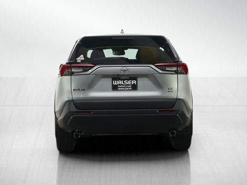 Used 2022 Toyota RAV4 LE AWD/4WD image 4